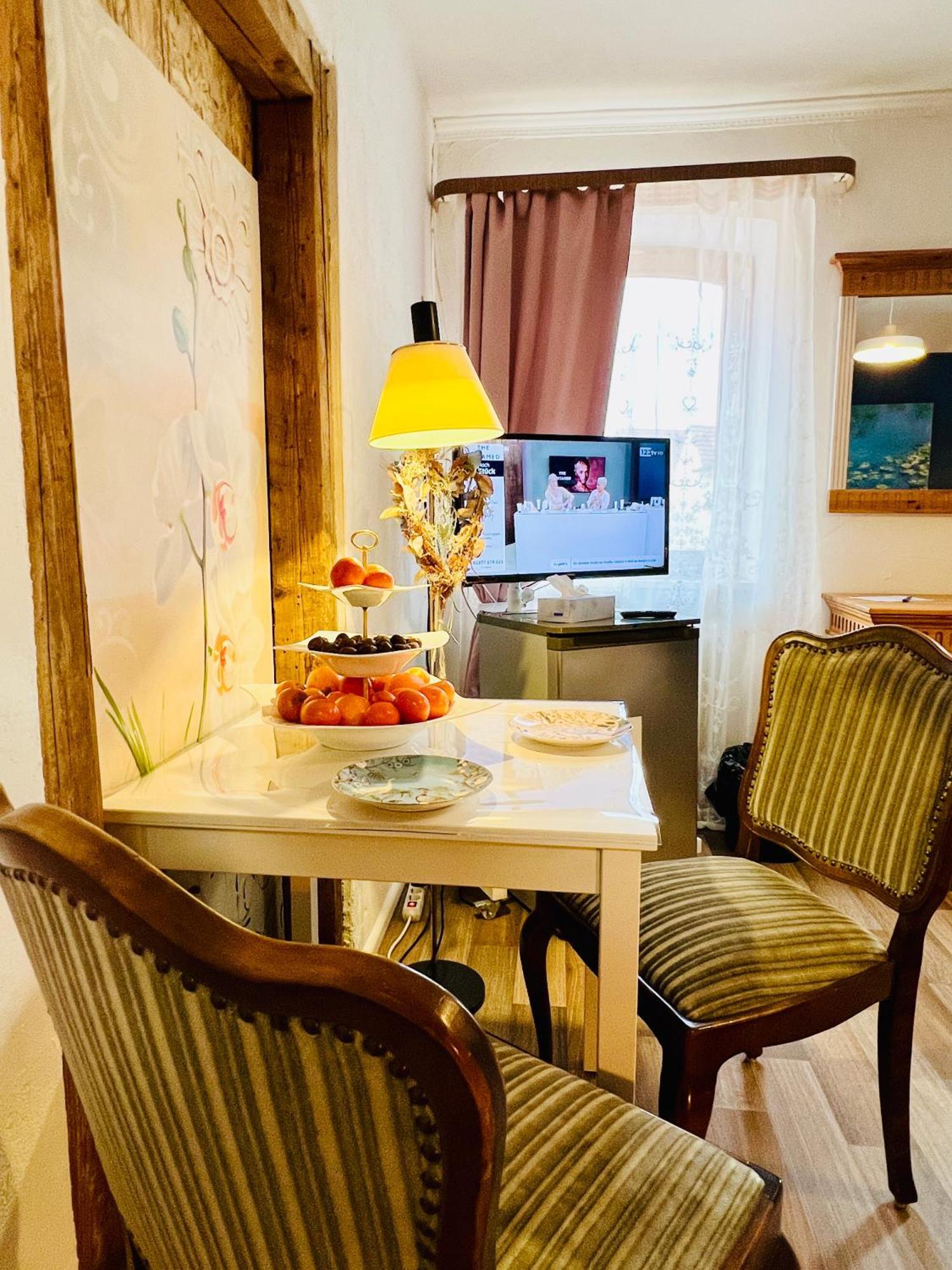 Apartment Amelie - Zimmer Mit Tv, W-Lan, Mikrowelle Und Kuehlschrank, Bad Mit Dusche Malterdingen Exterior foto